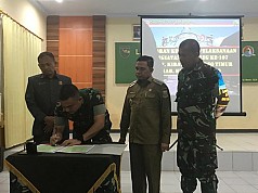 Dandim 1701/Jayapura dan Bupati Keerom Tandatangani Berita Acara TMMD di Kampung Kibay Dandim 1701/Jayapura dan Bupati Keerom Tandatangani Berita Acara TMMD di Kampung Kibay