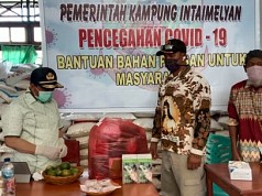 Pemda Keerom Bagikan Ribuan Masker dan Sembako untuk Warga Terdampak Covid-19 Pemda Keerom Bagikan Ribuan Masker dan Sembako untuk Warga Terdampak Covid-19