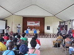 TNI Polri Kawal Pembagian BST di Kabupaten Mappi TNI Polri Kawal Pembagian BST di Kabupaten Mappi