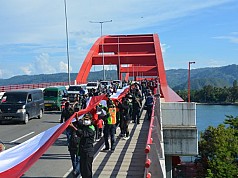 Gemapi Bentangkan Bendera Sepanjang 1,5 Km di Jembatan Youtefa, Dihadiri Kasrem 172/PWY Gemapi Bentangkan Bendera Sepanjang 1,5 Km di Jembatan Youtefa, Dihadiri Kasrem 172/PWY