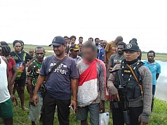 Polisi Amankan Pelaku Pembunuhan di Kampung Rayan Mappi Polisi Amankan Pelaku Pembunuhan di Kampung Rayan Mappi