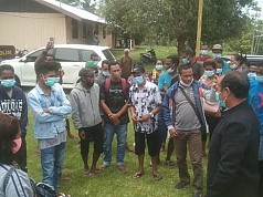 Di-PHK Sepihak, Ratusan Pekerja Menuntut Hak Mereka Dibayarkan Di-PHK Sepihak, Ratusan Pekerja Menuntut Hak Mereka Dibayarkan