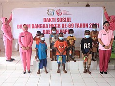 Bhayangkari Daerah Papua Berikan Paket Sembako Kepada Jemaat GIDI Angkasa  Bhayangkari Daerah Papua Berikan Paket Sembako Kepada Jemaat GIDI Angkasa