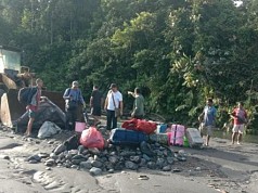 TNI Amankan Enam WNA Asal Tiongkok di Waropen Papua TNI Amankan Enam WNA Asal Tiongkok di Waropen Papua