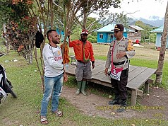 Program Koteka, Personel Binmas Noken Polres Mamteng Sambangi Kepala Suku Gimbis
