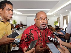 Kondisi Kesehatannya Diributkan, Gubernur Papua Minta Masyarakat Jangan Mau Diadu Domba