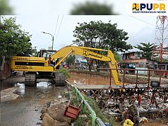 BWS Papua: 19 Ribu Kubik Sedimen dan Sampah Diangkut dari Sungai Pasca Banjir Jayapura