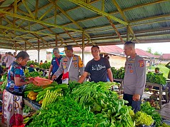 Ini Cara AKBP I Komang Bhudiartha, Pendekatan ke Mama Papua di Nduga  Ini Cara AKBP I Komang Bhudiartha, Pendekatan ke Mama Papua di Nduga