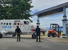 SD Angkasa Lanud Silas Papare Terima Hibah Pesawat Terbang SAM Air