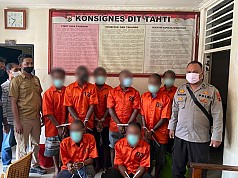 Berkas Lengkap, Delapan Tersangka Pengibar Bintang Kejora Hut OPM Diserahkan ke Kejaksaan Berkas Lengkap, Delapan Tersangka Pengibar Bintang Kejora Hut OPM Diserahkan ke Kejaksaan