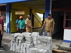 Jadi Tempat Upacara HUT RI, Gubernur Warterpauw dan Kadis PUPR Meninjau Stadion Sanggeng Jadi Tempat Upacara HUT RI, Gubernur Warterpauw dan Kadis PUPR Meninjau Stadion Sanggeng