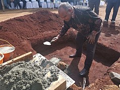 Bupati Puncak Jaya Letakkan Batu Pertama Pembangunan Kantor Yapelin GIDI di Jayapura