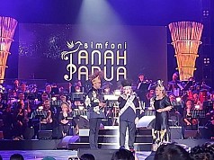 Kolaborasi Apik Erwin Gutawa Orkestra dan Ratusan Seniman Papua Memukau Ribuan Penonton Kolaborasi Apik Erwin Gutawa Orkestra dan Ratusan Seniman Papua Memukau Ribuan Penonton