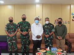 Jalin Silaturahmi, Pangdam Cenderawasih Kunjungi Tokoh Agama Pendeta Lipiyus Biniluk Jalin Silaturahmi, Pangdam Cenderawasih Kunjungi Tokoh Agama Pendeta Lipiyus Biniluk