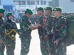 Kasdam Cenderawasih Lepas Kepulangan Satgas Pamtas RI - PNG Yonif 126/Kc dan 711/Rks