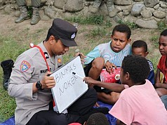 Tingkatkan Kualitas pendidikan, Binmas Noken Gelar Program SI-IPAR di Kampung Parema Tingkatkan Kualitas pendidikan, Binmas Noken Gelar Program SI-IPAR di Kampung Parema