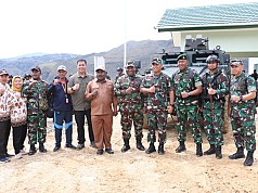 Pangdam Jaya Didampingi Dandim Jayawijaya Temui Prajurit Satgas Yonmek 203/AK di Lanny Jaya Pangdam Jaya Didampingi Dandim Jayawijaya Temui Prajurit Satgas Yonmek 203/AK di Lanny Jaya