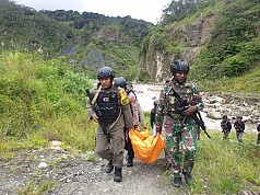 Tim Gabungan Berhasil Evakuasi 3 Korban Pembunuhan Tukang Ojek di Pegunungan Bintang