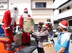Menyambut Natal, Kapolda Papua Pimpin Pelepasan Tim Berbagi Kado Kepada Masyarakat Menyambut Natal, Kapolda Papua Pimpin Pelepasan Tim Berbagi Kado Kepada Masyarakat