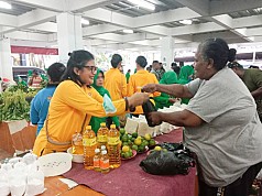 Persit Korem 172/PWY Sambangi Pasar Tradisional Dukung Peningkatan Ekonomi Papua