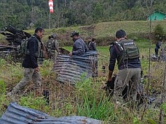 TNI Polri, Pemda dan Masyarakat Bergotong Royong Bangun Kembali Distrik Kiwirok