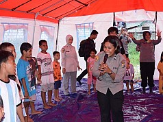 Polda Papua Berikan Trauma Healing Kepada Warga Terdampak Gempa di Jayapura Polda Papua Berikan Trauma Healing Kepada Warga Terdampak Gempa di Jayapura