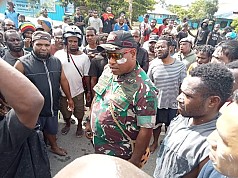 Antisipasi Kerusuhan Meluas di Wamena, TNI Bantu Mediasi dan Tenangkan Warga Antisipasi Kerusuhan Meluas di Wamena, TNI Bantu Mediasi dan Tenangkan Warga