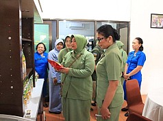 Ny.Ziska Saleh Mustafa Berharap UMKM Bang Pace Terus Dikembangkan Sebagai Pusat Ole ole Papua Ny.Ziska Saleh Mustafa Berharap UMKM Bang Pace Terus Dikembangkan Sebagai Pusat Ole ole Papua
