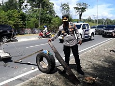 Jelang Kunjungan Presiden, Jalan Holtekamp Dipalang, Berhasil Dibuka Lewat Diskusi Para para Numbay Jelang Kunjungan Presiden, Jalan Holtekamp Dipalang, Berhasil Dibuka Lewat Diskusi Para para Numbay