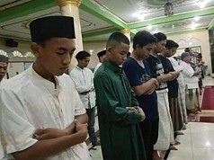 Tidak Menunggu Sidang Isbat, Umat Muslim di Jayapura Gelar Salat Tarawih Pertama