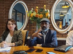 Kuasa Hukum RDA Beri Klarifikasi Pemberitaan Dugaan Penganiayaan Terhadap Anak Aloysius Renwarin Kuasa Hukum RDA Beri Klarifikasi Pemberitaan Dugaan Penganiayaan Terhadap Anak Aloysius Renwarin