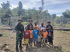 TNI Hadirkan Internet di Kampung Kawe, Masyarakat Bersukacita TNI Hadirkan Internet di Kampung Kawe, Masyarakat Bersukacita