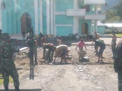 Karya Bakti Personil Koramil Karubaga Bersama Warga dan Jemaat Gereja Karya Bakti Personil Koramil Karubaga Bersama Warga dan Jemaat Gereja