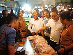 Mendag Zulkifli Hasan Tinjau Harga Bapok di Pasar Hamadi Kota Jayapura