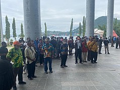 Ondoafi Tabi Saireri Berunjuk Rasa, Tolak Hasil Seleksi Anggota MRP 2023 - 2028 Ondoafi Tabi Saireri Berunjuk Rasa, Tolak Hasil Seleksi Anggota MRP 2023 - 2028