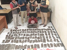 Dit Res Narkoba Polda Papua Tangkap Warga PNG Bawa Ganja 9 Kg Dit Res Narkoba Polda Papua Tangkap Warga PNG Bawa Ganja 9 Kg