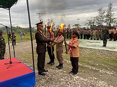 Dandim Yahukimo Pimpin Upacara Taptu dan Pawai Obor Jelang Peringatan Detik detik Proklamasi Dandim Yahukimo Pimpin Upacara Taptu dan Pawai Obor Jelang Peringatan Detik detik Proklamasi