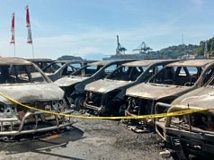 Polisi Selidiki Penyebab Terbakarnya 12 Unit Mobil di Parkiran Kantor DPRP