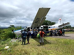 Pesawat Asian One Bawa Enam Penumpang Tergelincir di Bandara Kenyam Nduga