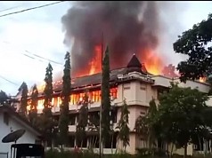 Sebanyak 6 Dinas di Gedung D Kantor Bupati Jayapura Ludes Terbakar Sebanyak 6 Dinas di Gedung D Kantor Bupati Jayapura Ludes Terbakar