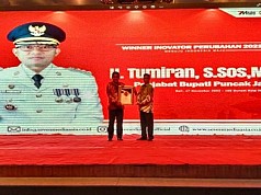 Pj Bupati Puncak Jaya Raih Penghargaan Sebagai Inovator Perubahan Indonesia Awards 2023 Pj Bupati Puncak Jaya Raih Penghargaan Sebagai Inovator Perubahan Indonesia Awards 2023