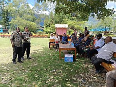 Polisi Mediasi Kasus Penganiayaan Siswa Terhadap Guru di SMA Negeri Bokondini, Berakhir Damai Polisi Mediasi Kasus Penganiayaan Siswa Terhadap Guru di SMA Negeri Bokondini, Berakhir Damai