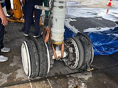 Ban Pecah, Pesawat Cargo Trigana Air Gagal Take Off di Bandara  Sentani Ban Pecah, Pesawat Cargo Trigana Air Gagal Take Off di Bandara  Sentani