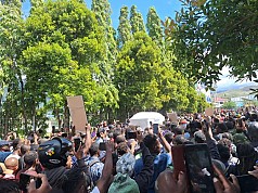 Arak arakan Peti Jenazah Lukas Enembe di Sentani Jayapura Berujung Ricuh, Pj Gubernur Terluka Arak arakan Peti Jenazah Lukas Enembe di Sentani Jayapura Berujung Ricuh, Pj Gubernur Terluka