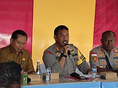 Polres Jayawijaya Fasilitasi Mediasi Tiga Kelompok Warga yang Bertikai Menuju Perdamaian Polres Jayawijaya Fasilitasi Mediasi Tiga Kelompok Warga yang Bertikai Menuju Perdamaian