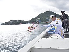 Tabur Bunga di Laut, Cara Lantamal X Jayapura Bersama Forkopimda Kenang Pertempuran Laut Aru Tabur Bunga di Laut, Cara Lantamal X Jayapura Bersama Forkopimda Kenang Pertempuran Laut Aru
