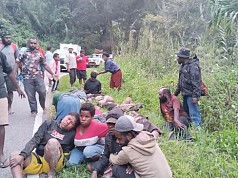 Laka Tunggal di Distrik Piramid, 2 Orang meninggal Dunia dan 14 Luka Laka Tunggal di Distrik Piramid, 2 Orang meninggal Dunia dan 14 Luka
