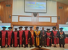 Angkat Isu Kearifan Lokal, Penjabat Bupati Tumiran Raih Gelar Doktor Ilmu Sosial, IPK 3,78 Angkat Isu Kearifan Lokal, Penjabat Bupati Tumiran Raih Gelar Doktor Ilmu Sosial, IPK 3,78