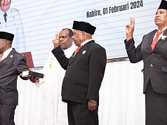 Pesan Pj Gubernur Papua Tengah Kepada Pimpinan MRPT yang baru Dilantik