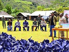 Pemda Puncak Jaya Salurkan Bantuan Pemprov Papua Tengah kepada Warga Terdampak Banjir Bandang Pemda Puncak Jaya Salurkan Bantuan Pemprov Papua Tengah kepada Warga Terdampak Banjir Bandang